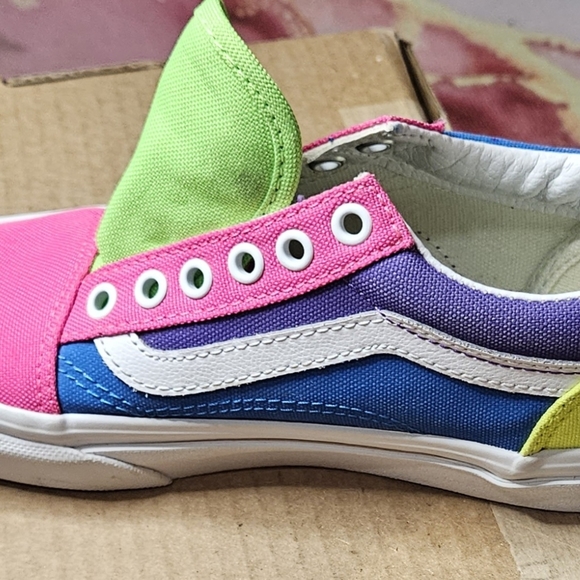 VANS( LITTLE GIRLS)(NWOT) - Picture 7 of 10